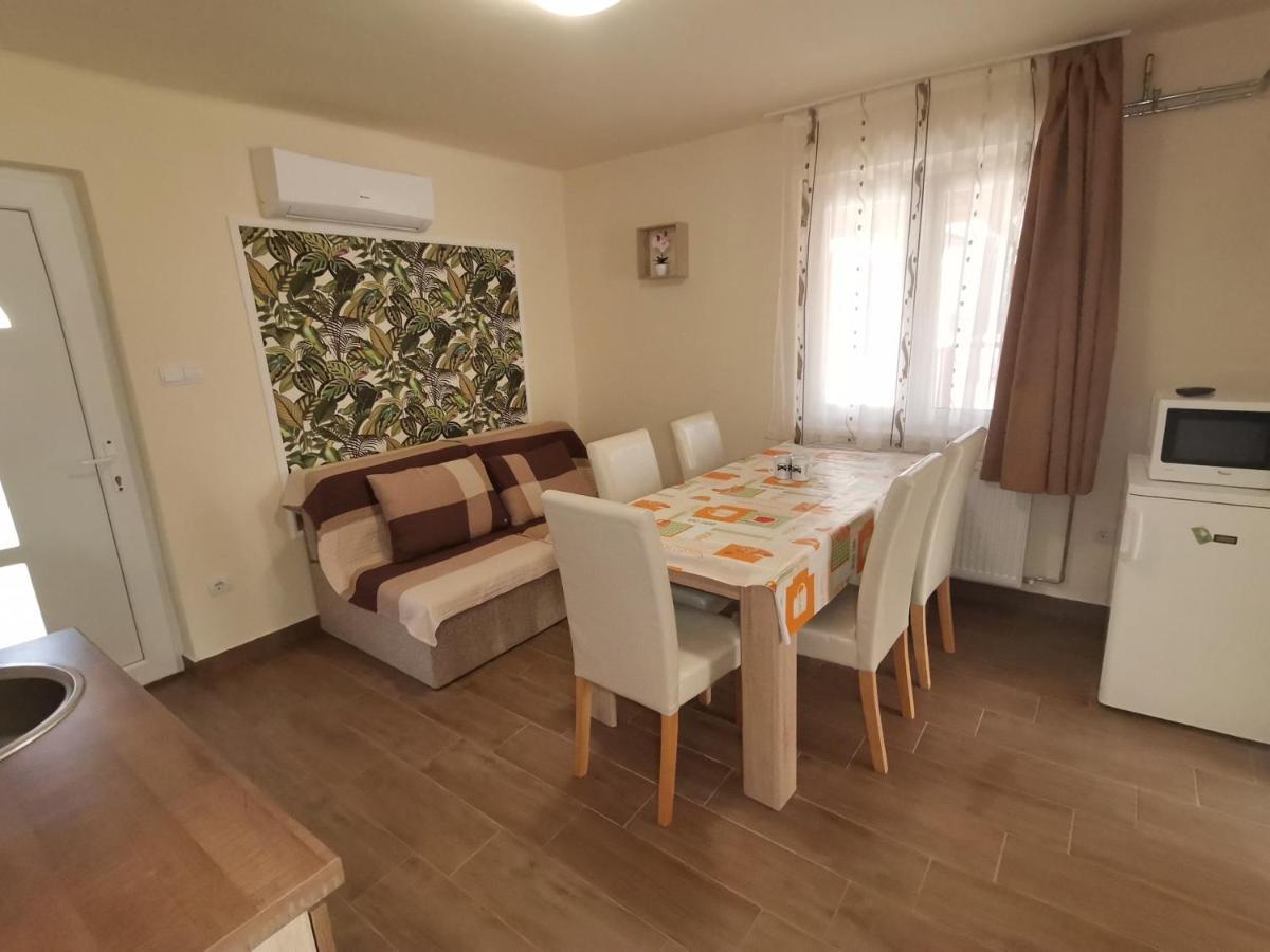 Gyoengyvirag Apartmanhaz Hajduszoboszlo Exterior photo