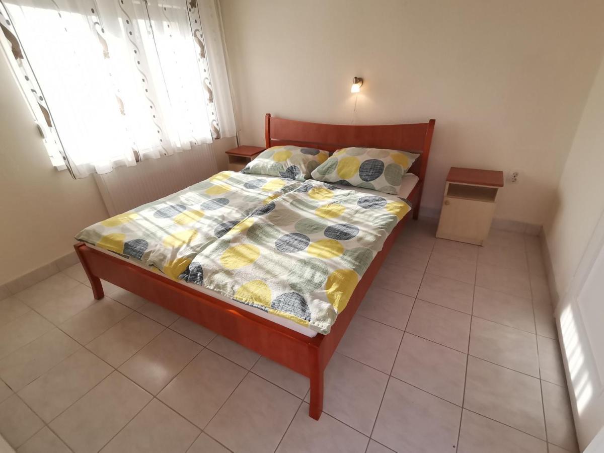 Gyoengyvirag Apartmanhaz Hajduszoboszlo Exterior photo