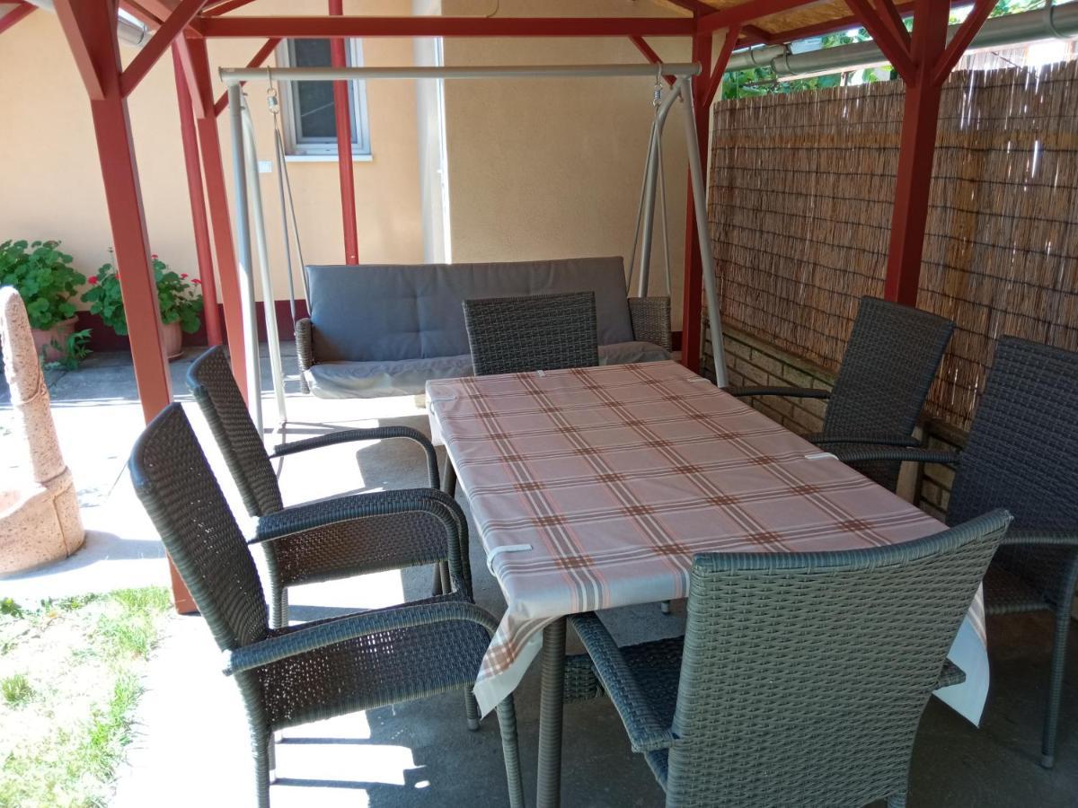 Gyoengyvirag Apartmanhaz Hajduszoboszlo Exterior photo