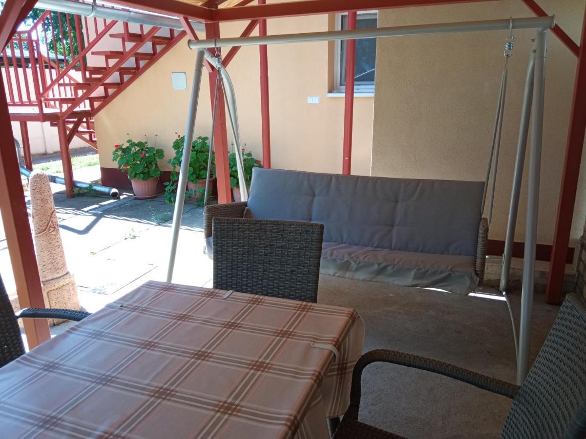Gyoengyvirag Apartmanhaz Hajduszoboszlo Exterior photo