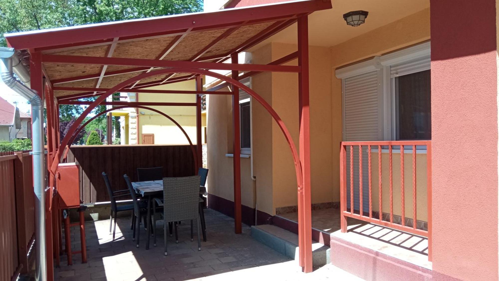 Gyoengyvirag Apartmanhaz Hajduszoboszlo Exterior photo